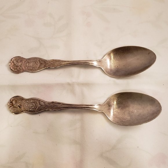 WM Rogers MFG Co Two Vintage WISCONSIN Souvenir Tea Spoons For Ward - Picture 4 of 4